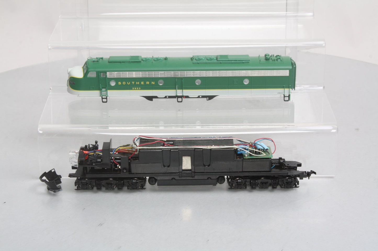 Proto 2000 8716 HO Southern E8/9 Diesel Locomotive #2923 LN/Box