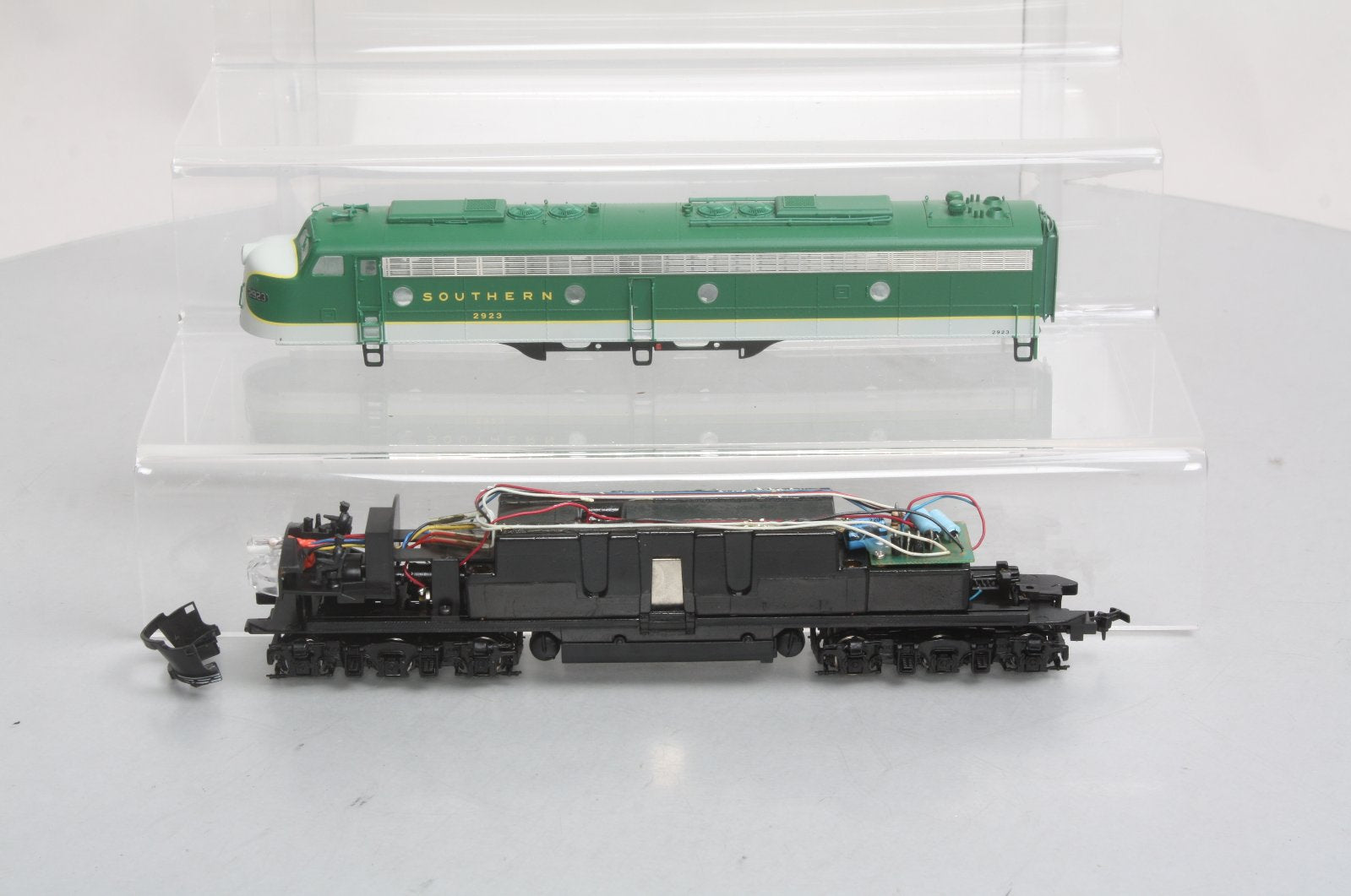 Proto 2000 8716 HO Southern E8/9 Diesel Locomotive #2923 LN/Box