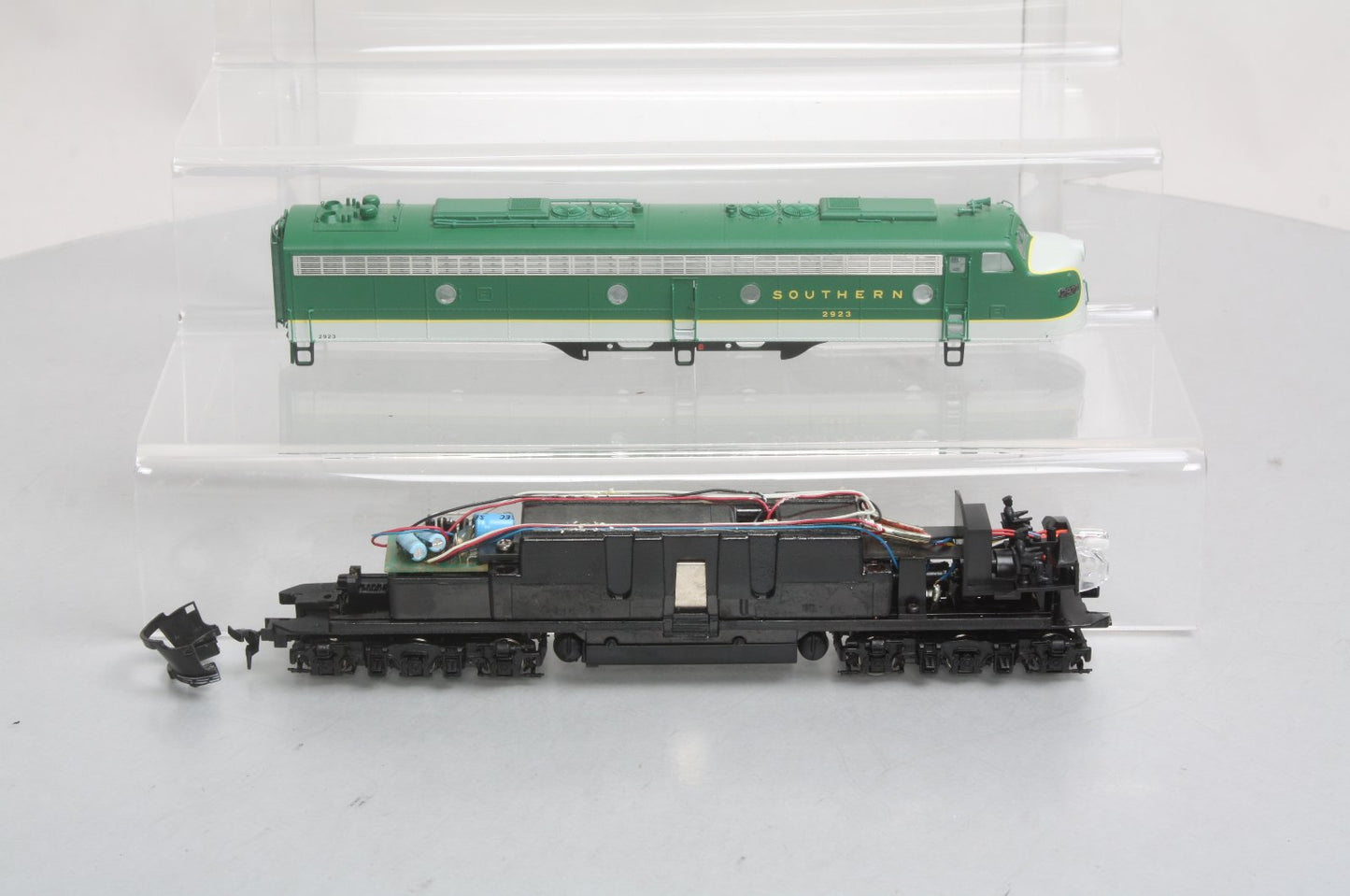 Proto 2000 8716 HO Southern E8/9 Diesel Locomotive #2923 LN/Box