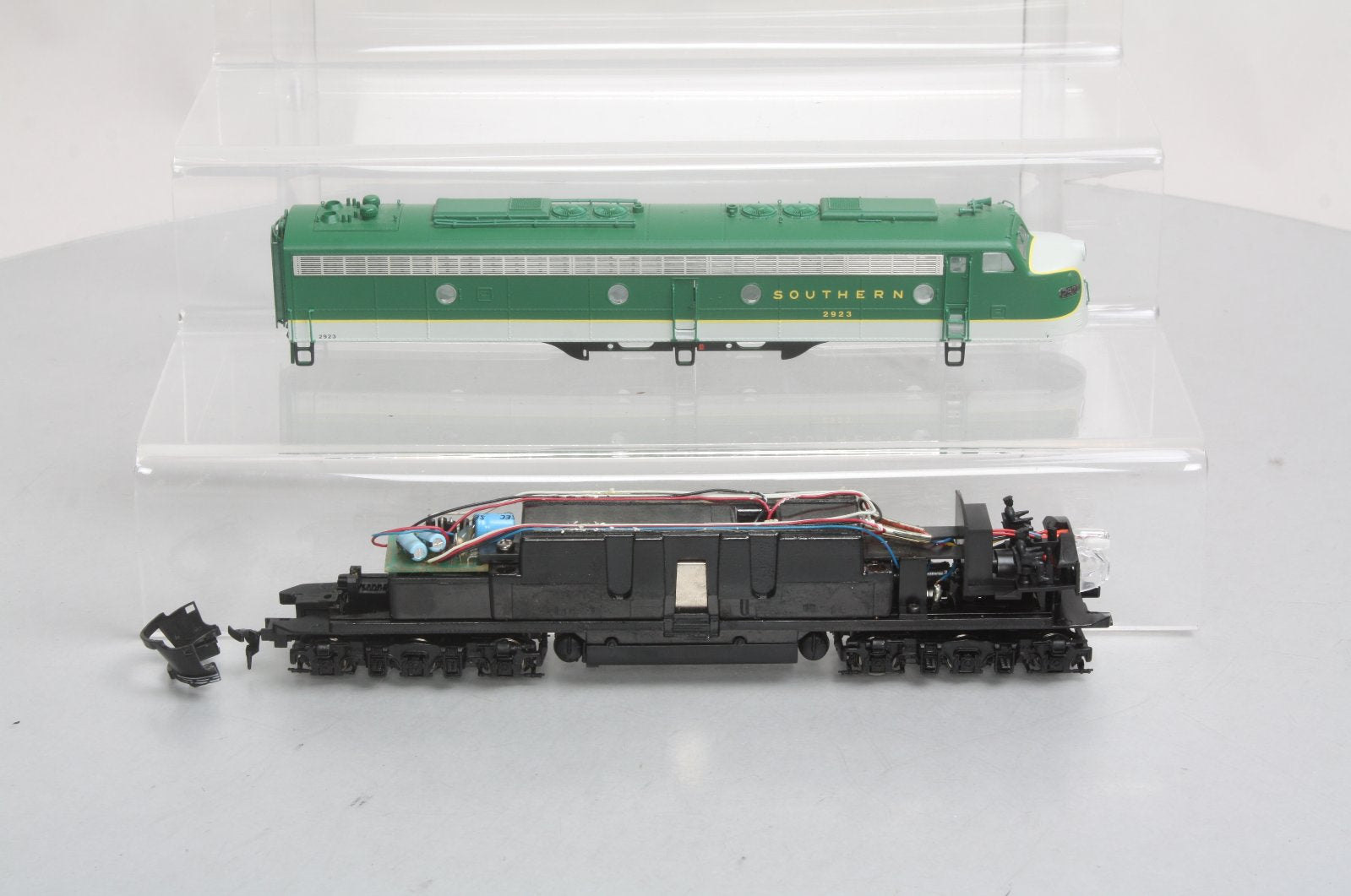 Proto 2000 8716 HO Southern E8/9 Diesel Locomotive #2923 LN/Box