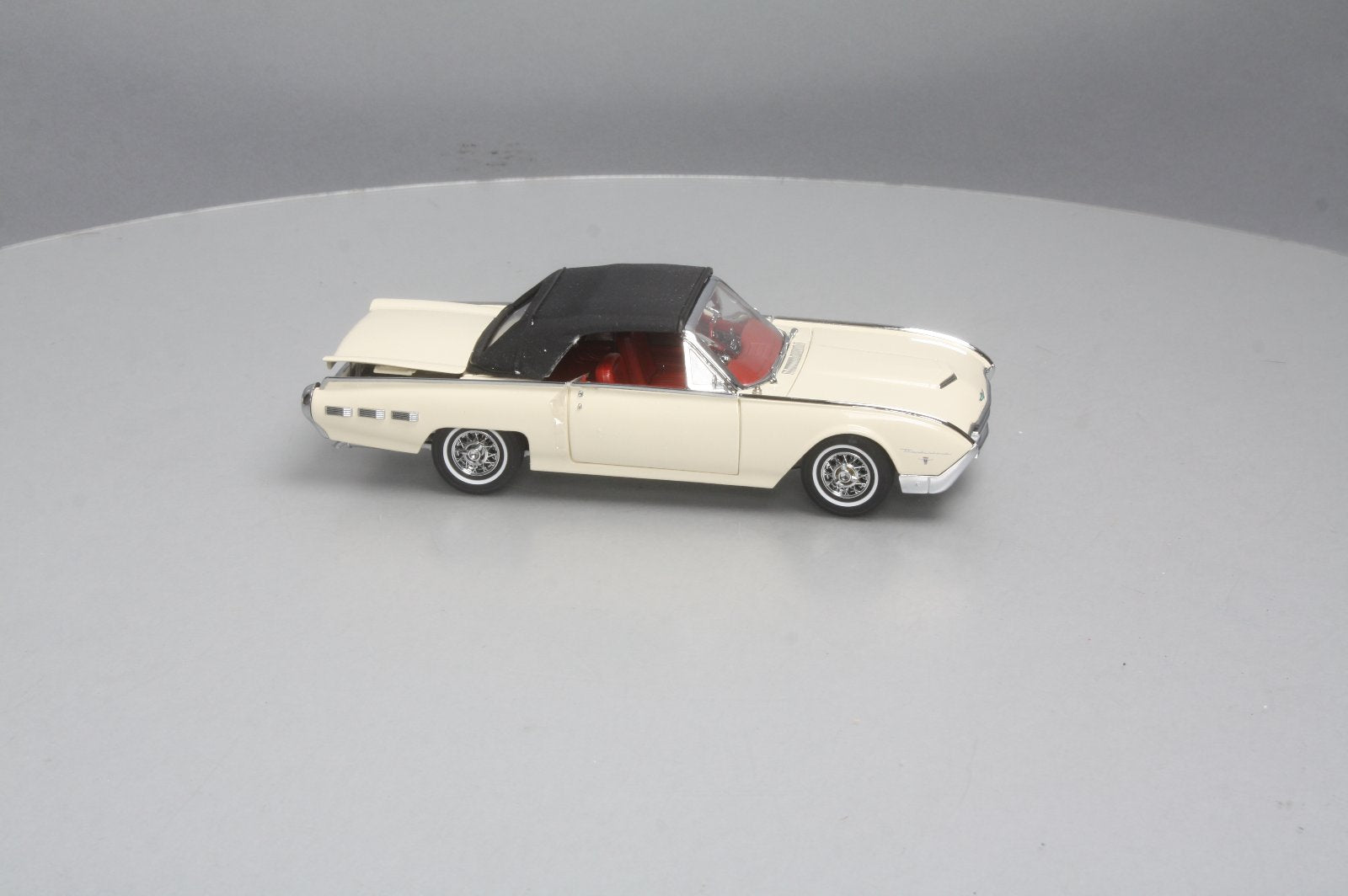 Danbury Mint 1962 1:24 1962 Ford Thunderbird LN/Box