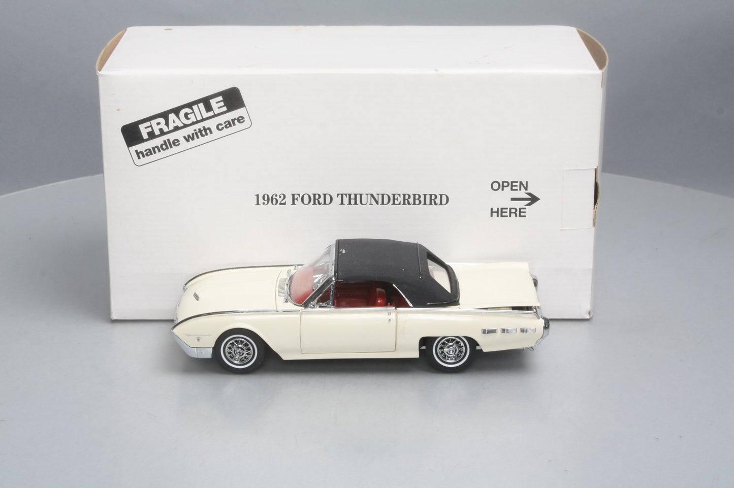 Danbury Mint 1962 1:24 1962 Ford Thunderbird LN/Box