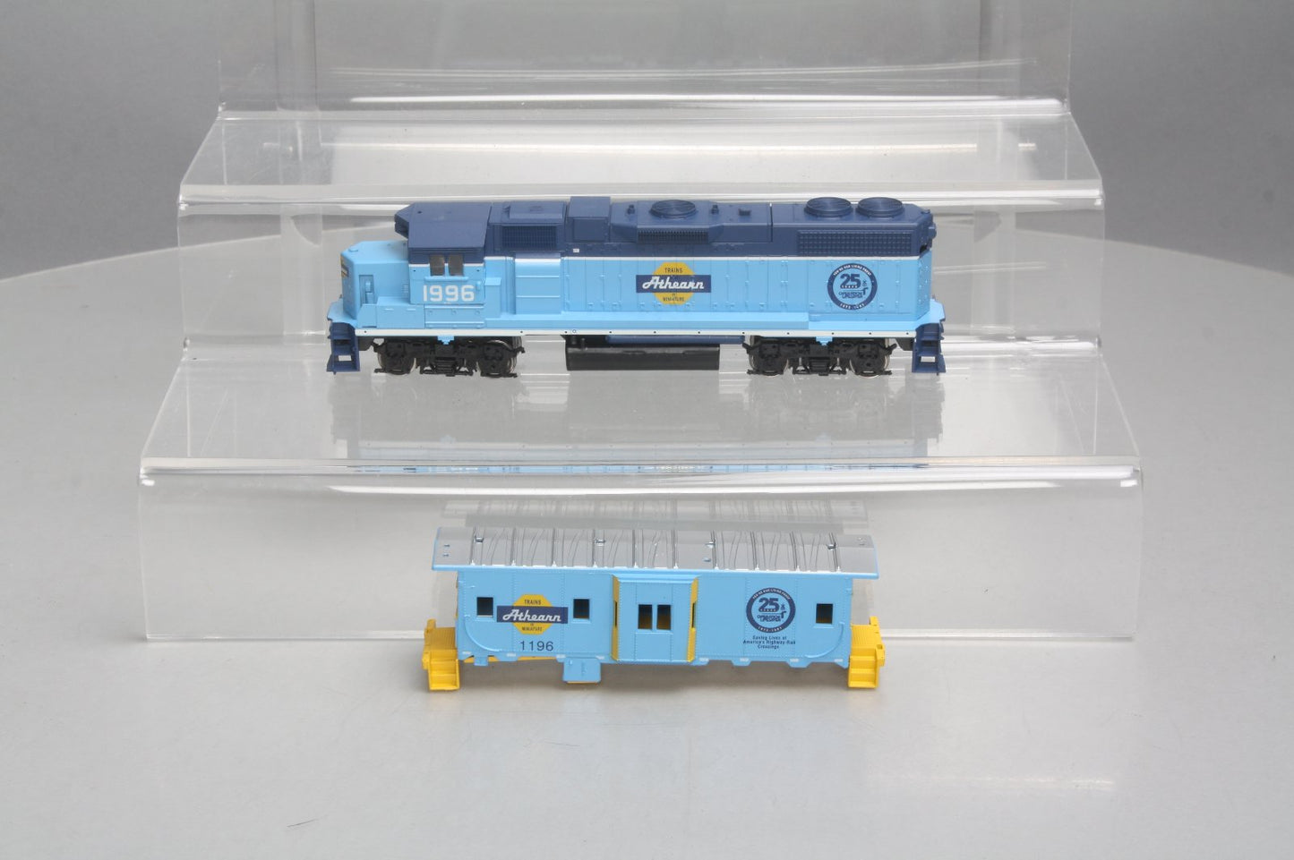 Athearn 2212 HO GP38-2 Diesel Locomotive & Caboose Special Edition Kit