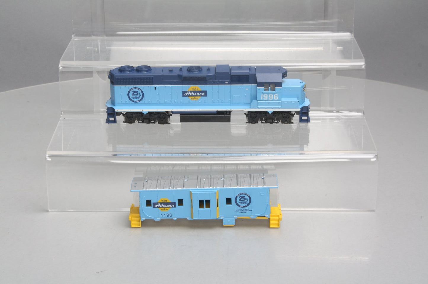 Athearn 2212 HO GP38-2 Diesel Locomotive & Caboose Special Edition Kit
