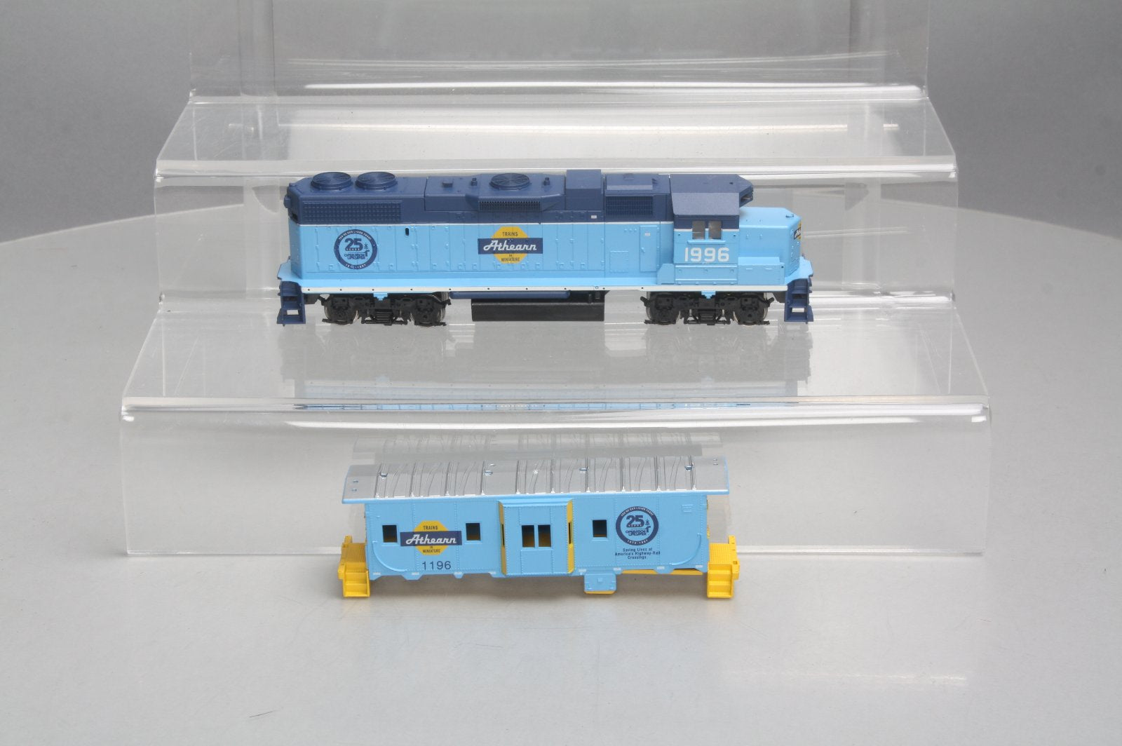 Athearn 2212 HO GP38-2 Diesel Locomotive & Caboose Special Edition Kit