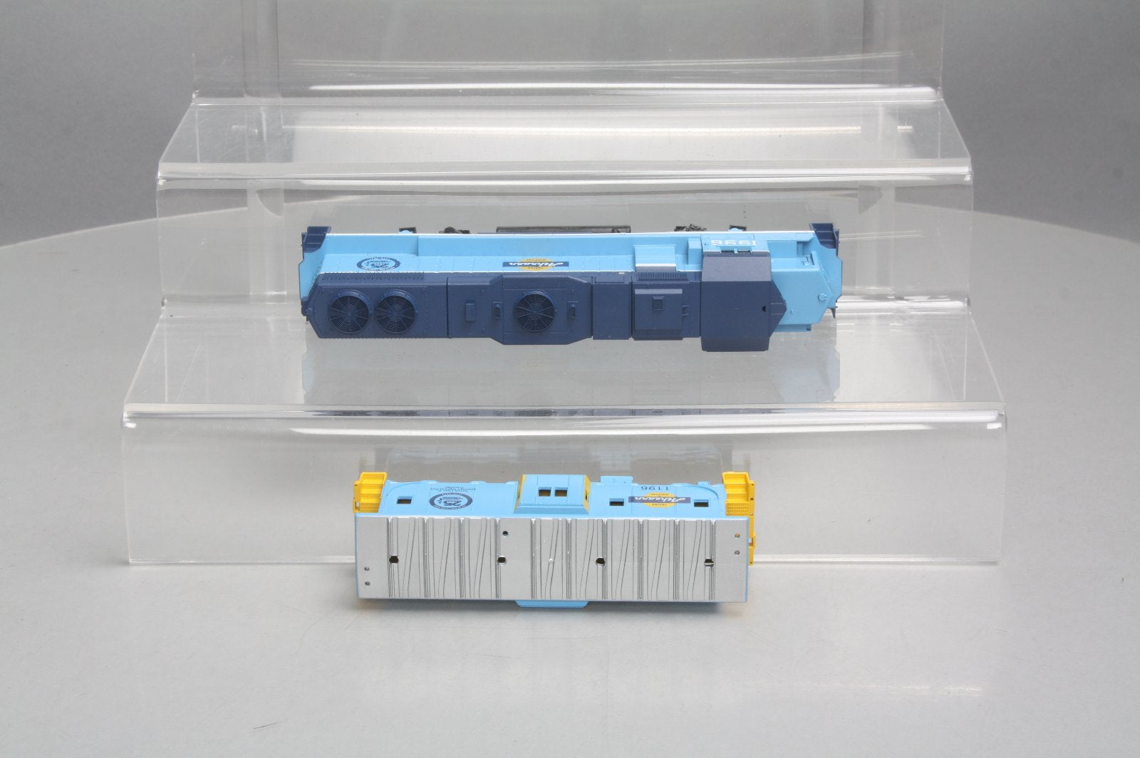 Athearn 2212 HO GP38-2 Diesel Locomotive & Caboose Special Edition Kit