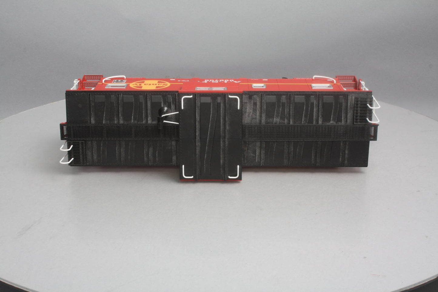 USA Trains R12101 G Santa Fe Extended Vision Caboose #999706 - Metal Wheels