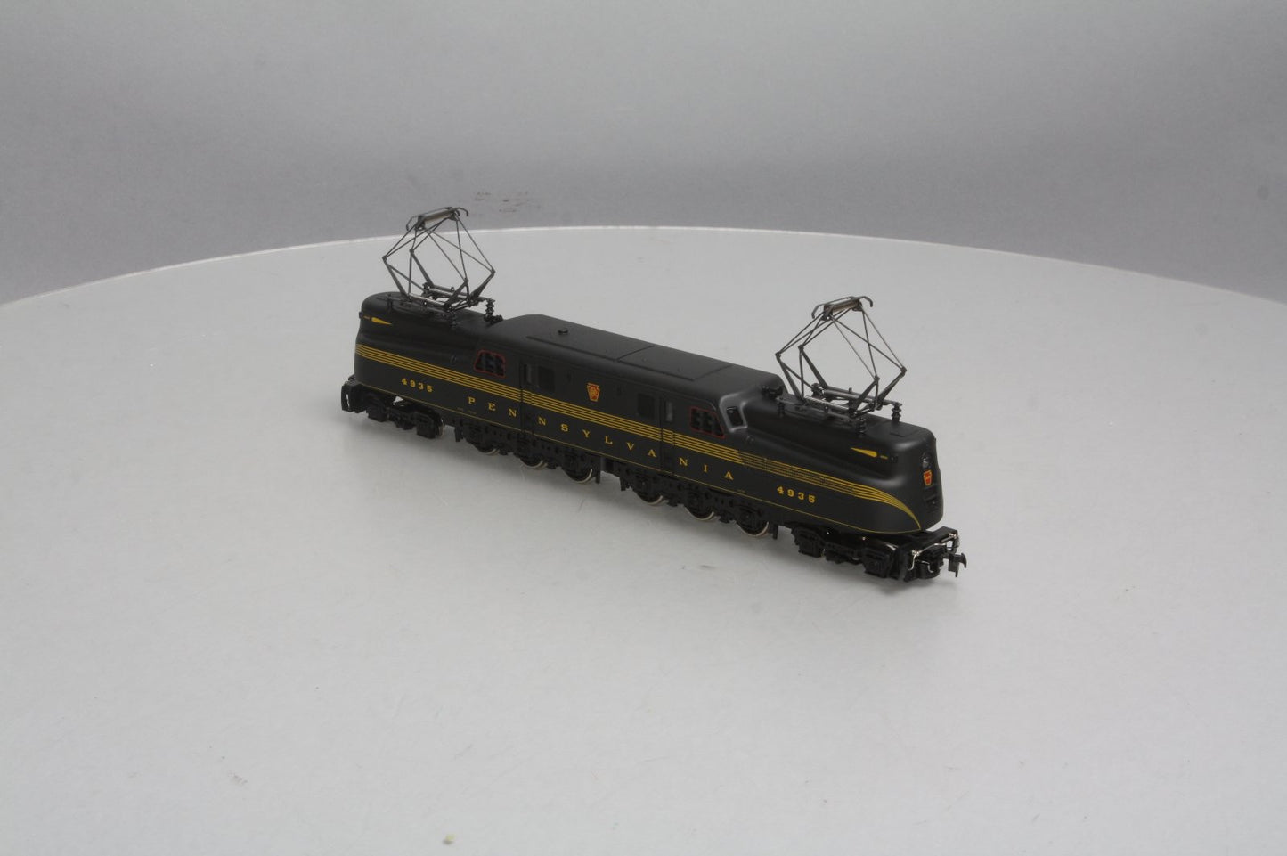 IHC 4935 by Mehano HO Scale Pennsylvania GG-1 Electric Locomotive #4935 EX