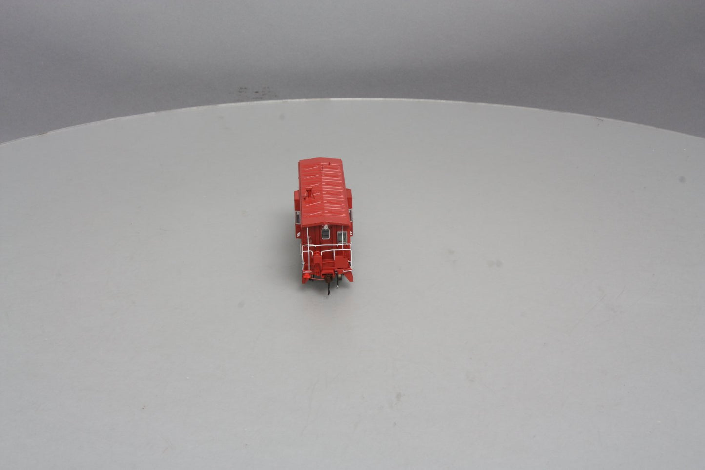 Athearn G63030 HO Genesis Western Pacific Bay Window Caboose W/Light # 481
