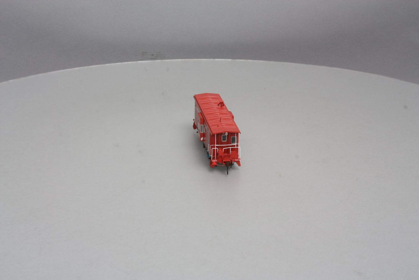 Athearn G63030 HO Genesis Western Pacific Bay Window Caboose W/Light # 481