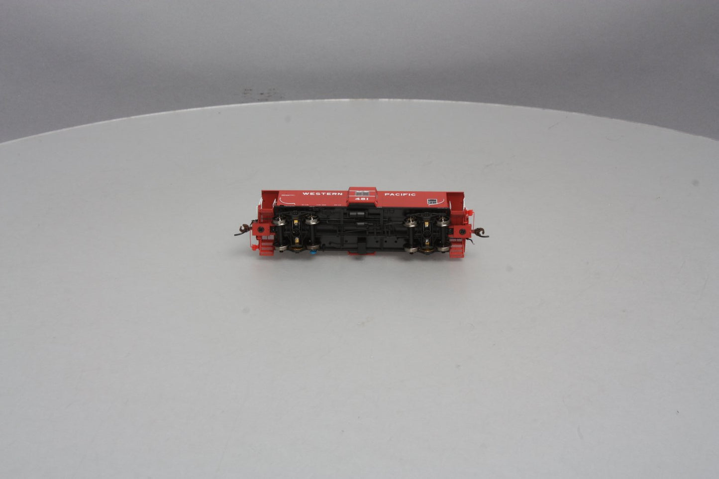 Athearn G63030 HO Genesis Western Pacific Bay Window Caboose W/Light # 481
