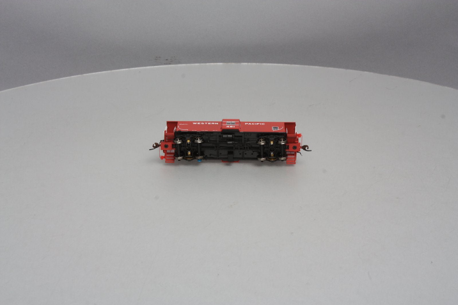 Athearn G63030 HO Genesis Western Pacific Bay Window Caboose W/Light # 481