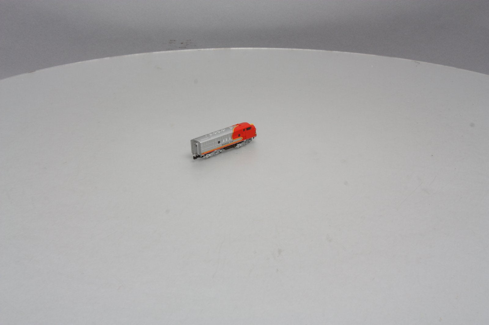 Marklin 8860 Z Scale Santa Fe EMD F7 A Powered Diesel Locomotive LN