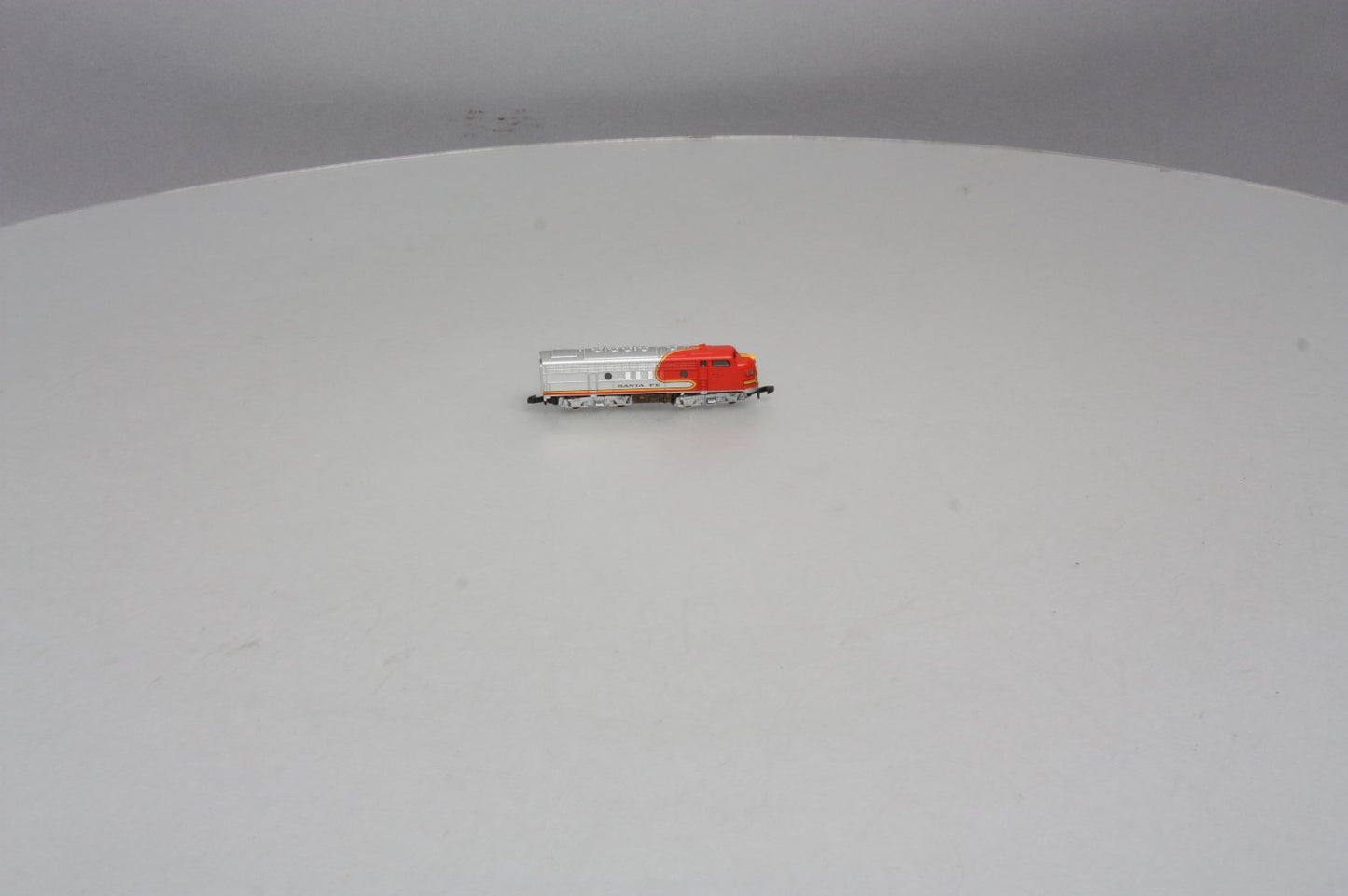 Marklin 8860 Z Scale Santa Fe EMD F7 A Powered Diesel Locomotive LN