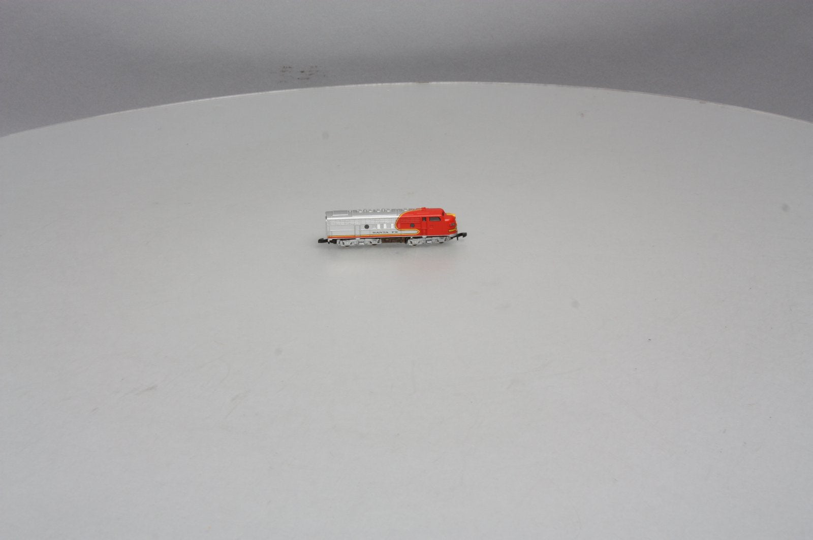 Marklin 8860 Z Scale Santa Fe EMD F7 A Powered Diesel Locomotive LN