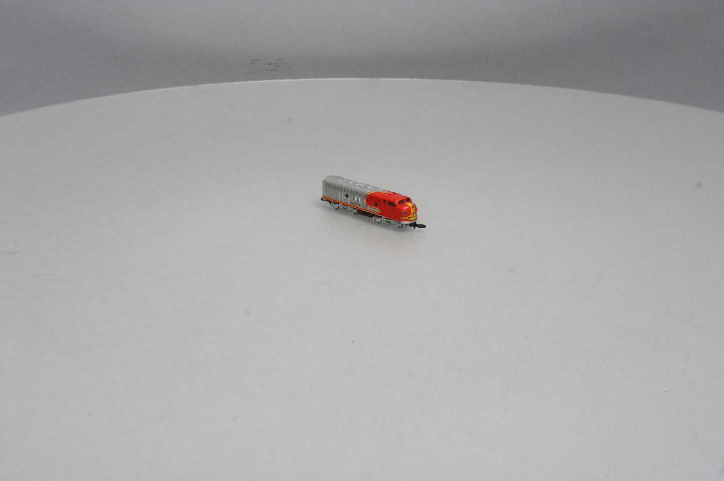 Marklin 8860 Z Scale Santa Fe EMD F7 A Powered Diesel Locomotive LN