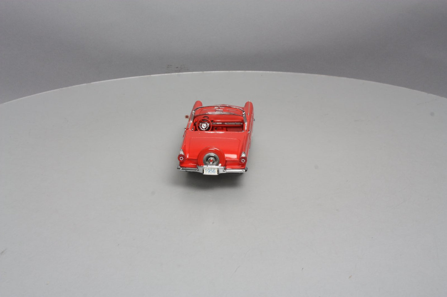Danbury Mint 1956 1:24 Diecast Ford Thunderbird Coupe in Red NIB