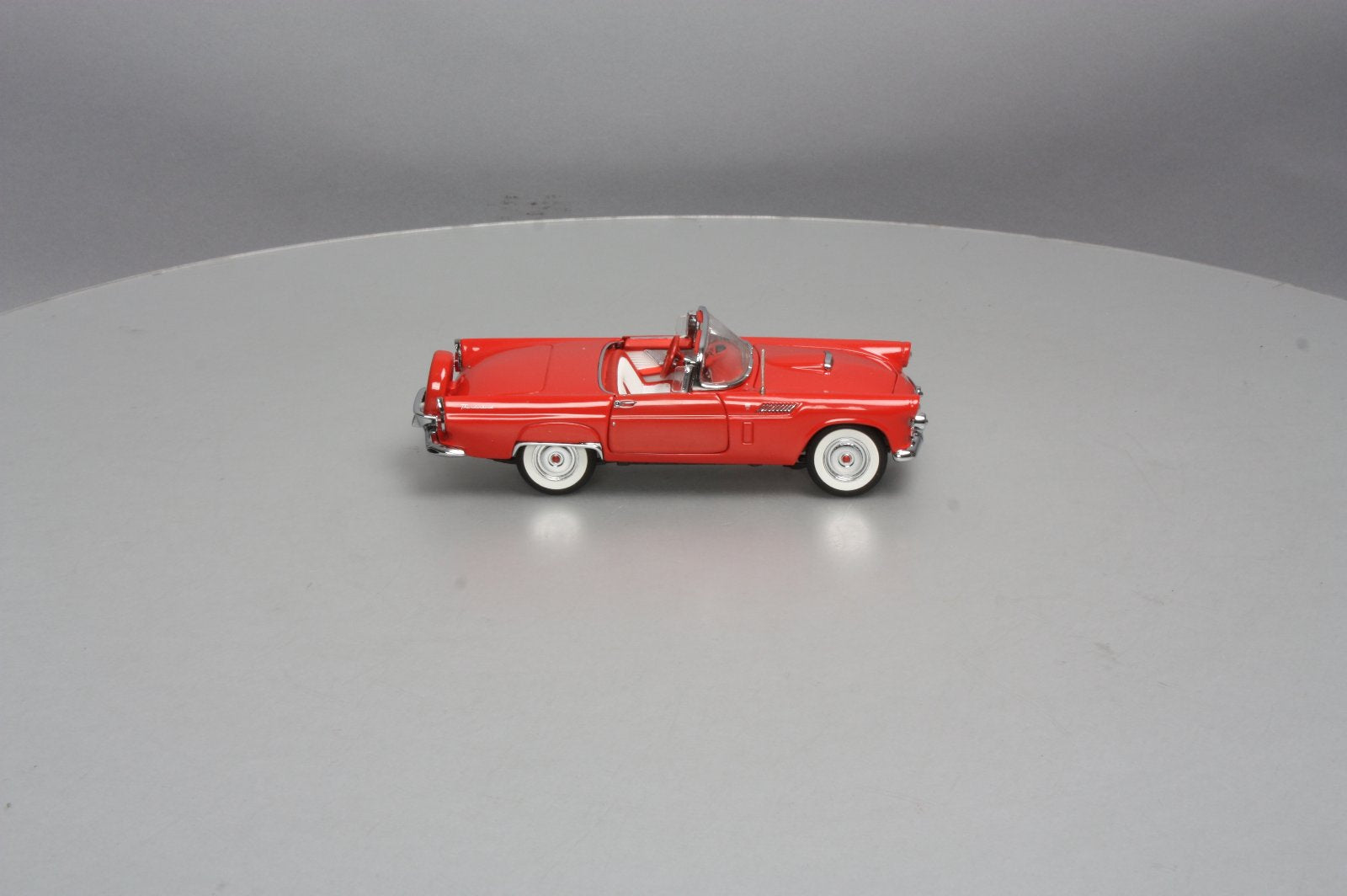 Danbury Mint 1956 1:24 Diecast Ford Thunderbird Coupe in Red NIB