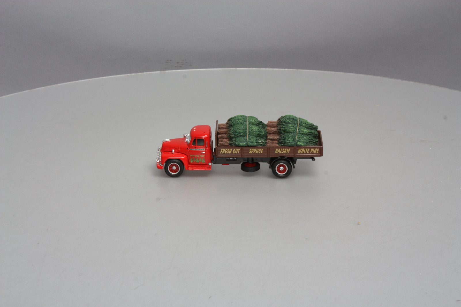Corgi 52904 1:50 Scale Diamond T620 Ochis Tree Farm with Christmas Trees Truck