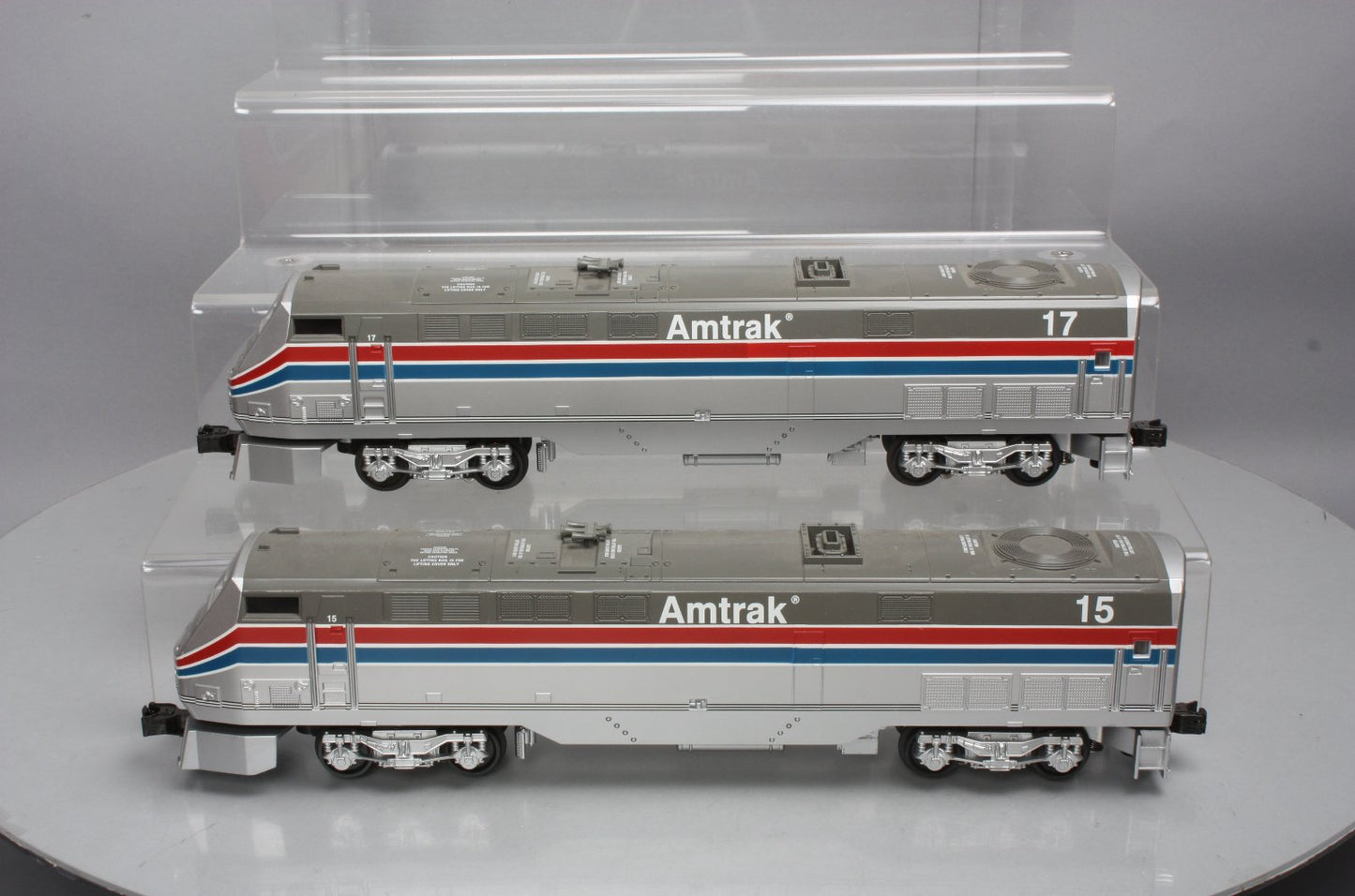 Williams GEN-100 O Gauge Amtrak Genesis Powered/Dummy AA Locomotive Set: 15 &17 MT/Box