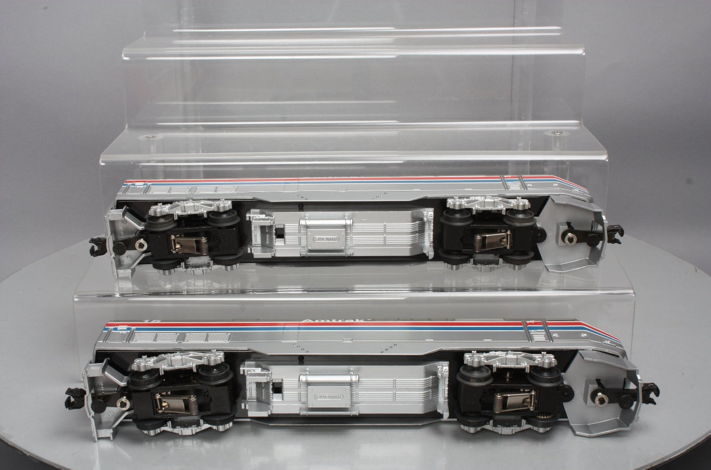 Williams GEN-100 O Gauge Amtrak Genesis Powered/Dummy AA Locomotive Set: 15 &17 MT/Box