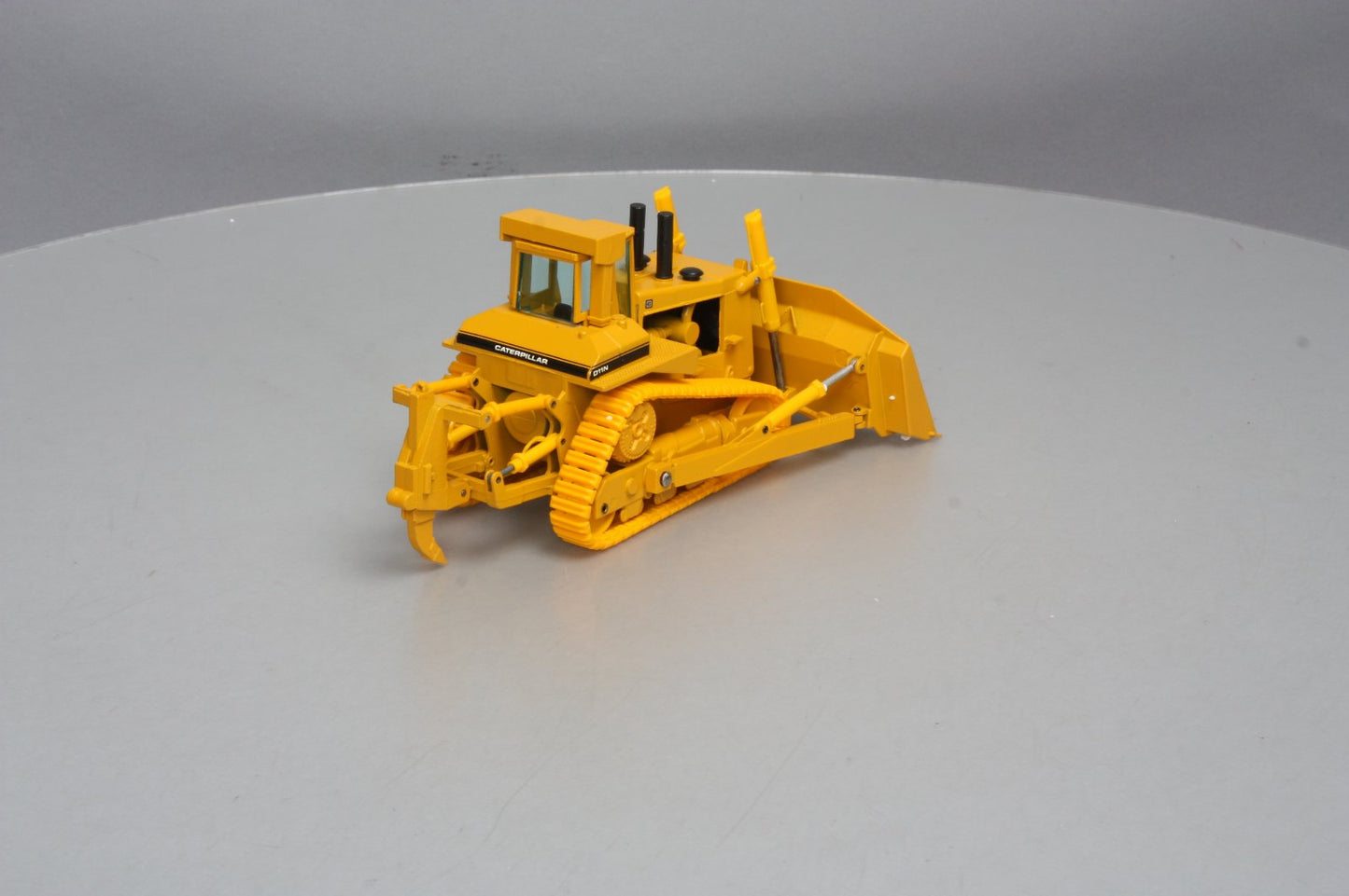 Conrad 2852 1:50 Scale Caterpillar D11N Track-Type Tractor