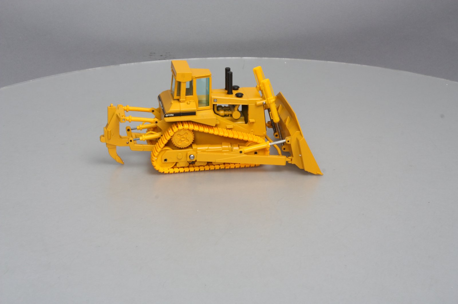 Conrad 2852 1:50 Scale Caterpillar D11N Track-Type Tractor