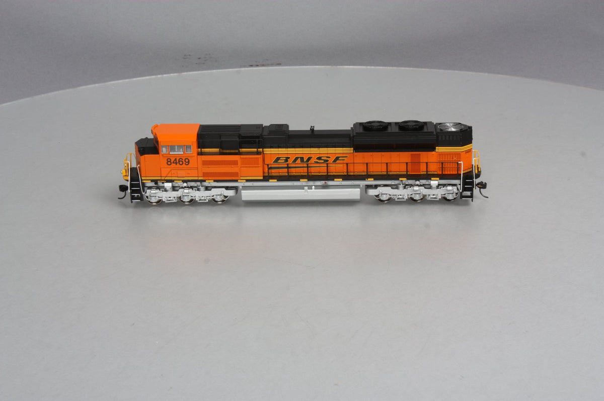 Walthers 910-19802 BNSF EMD SD70ACe Diesel Locomotive #8469 w/DCC & Sound