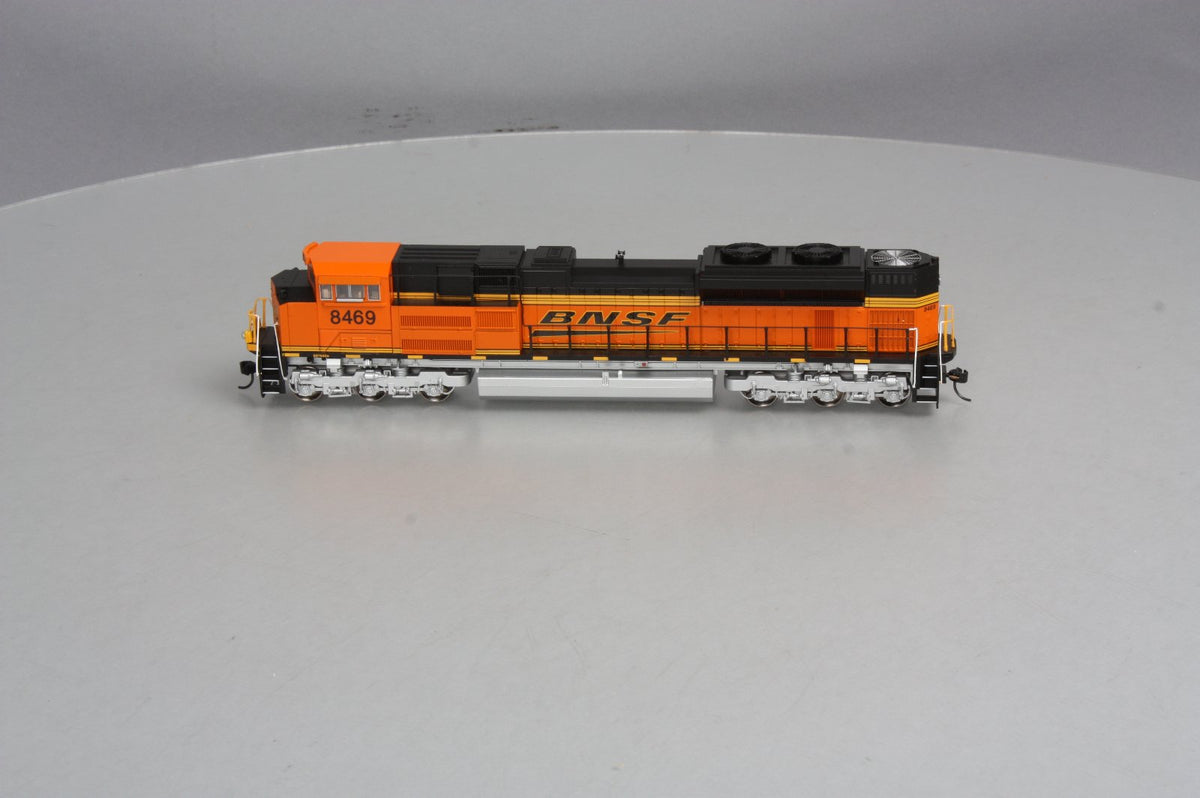 Walthers 910-19802 BNSF EMD SD70ACe Diesel Locomotive #8469 w/DCC & Sound