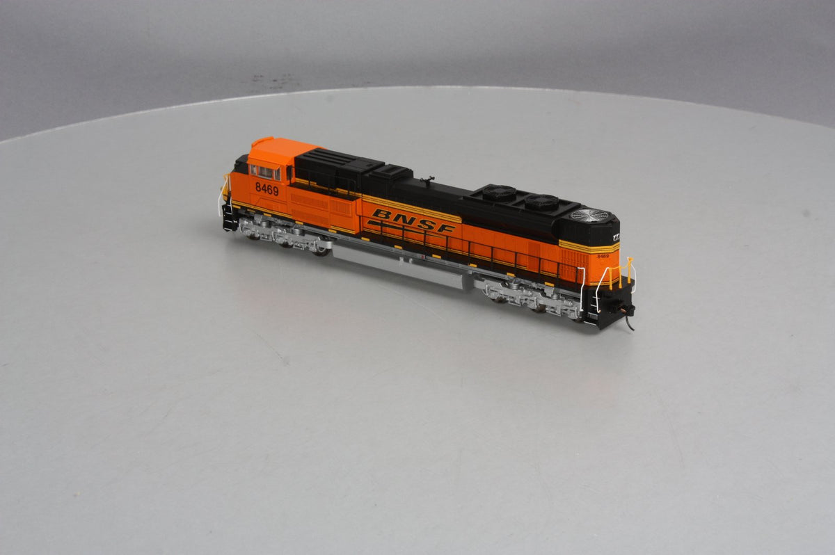 Walthers 910-19802 BNSF EMD SD70ACe Diesel Locomotive #8469 w/DCC & Sound