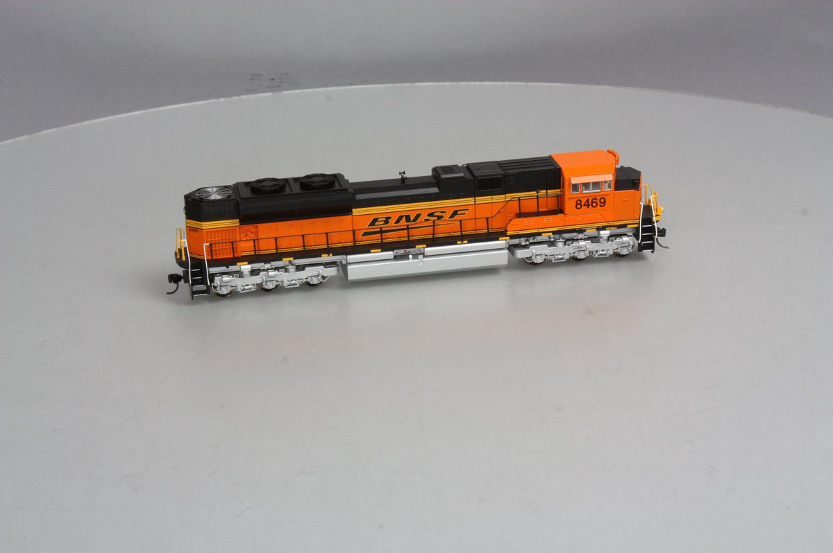 Walthers 910-19802 BNSF EMD SD70ACe Diesel Locomotive #8469 w/DCC & Sound