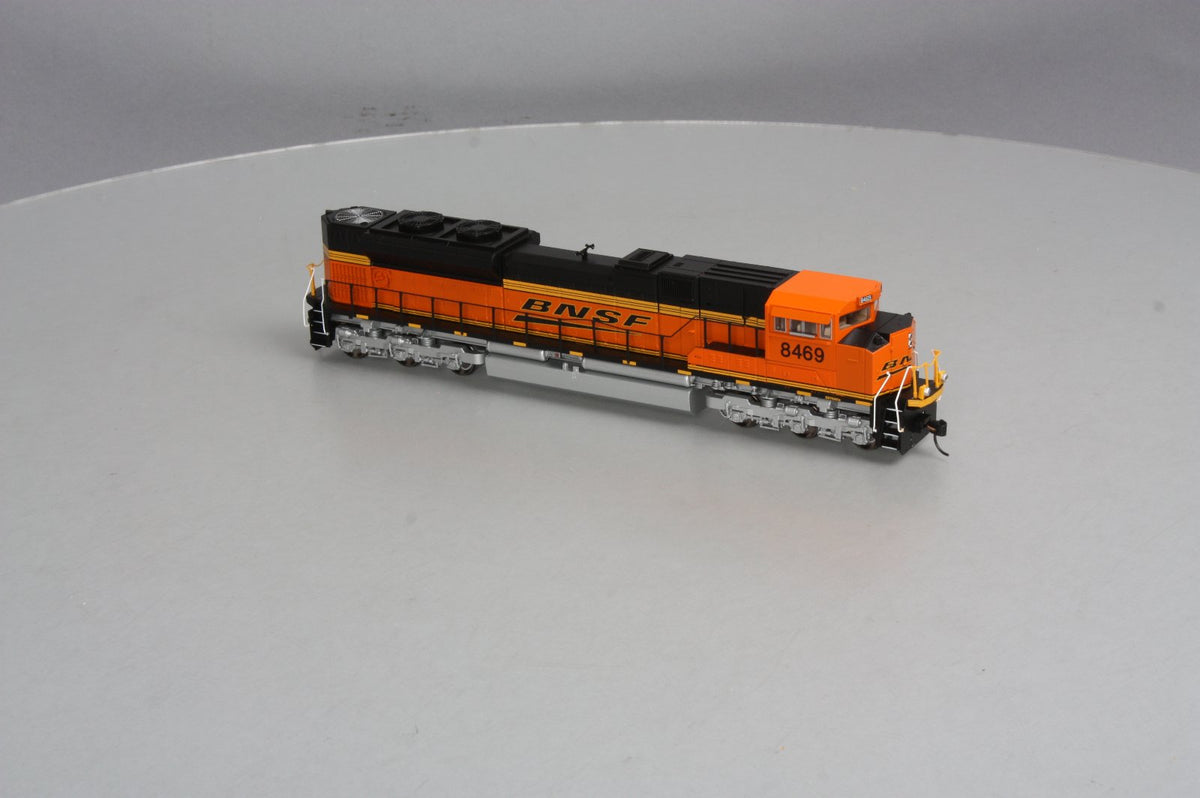 Walthers 910-19802 BNSF EMD SD70ACe Diesel Locomotive #8469 w/DCC & Sound