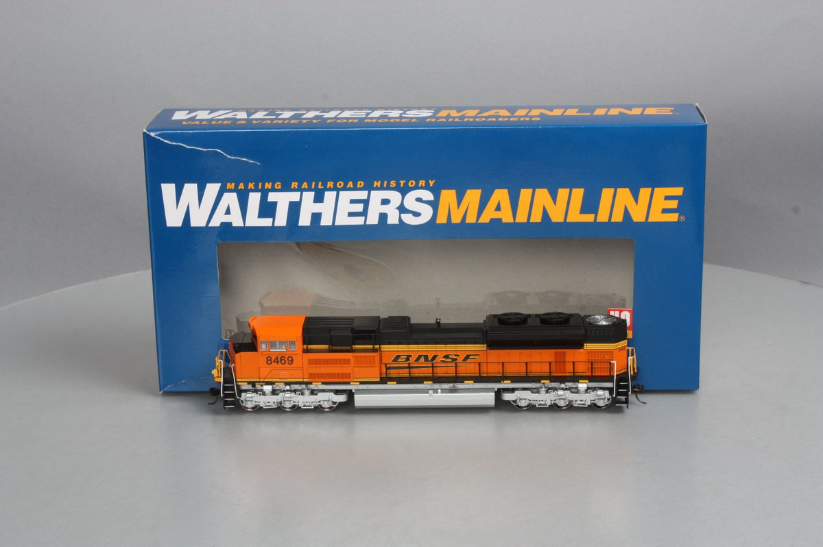 Walthers 910-19802 BNSF EMD SD70ACe Diesel Locomotive #8469 w/DCC & Sound