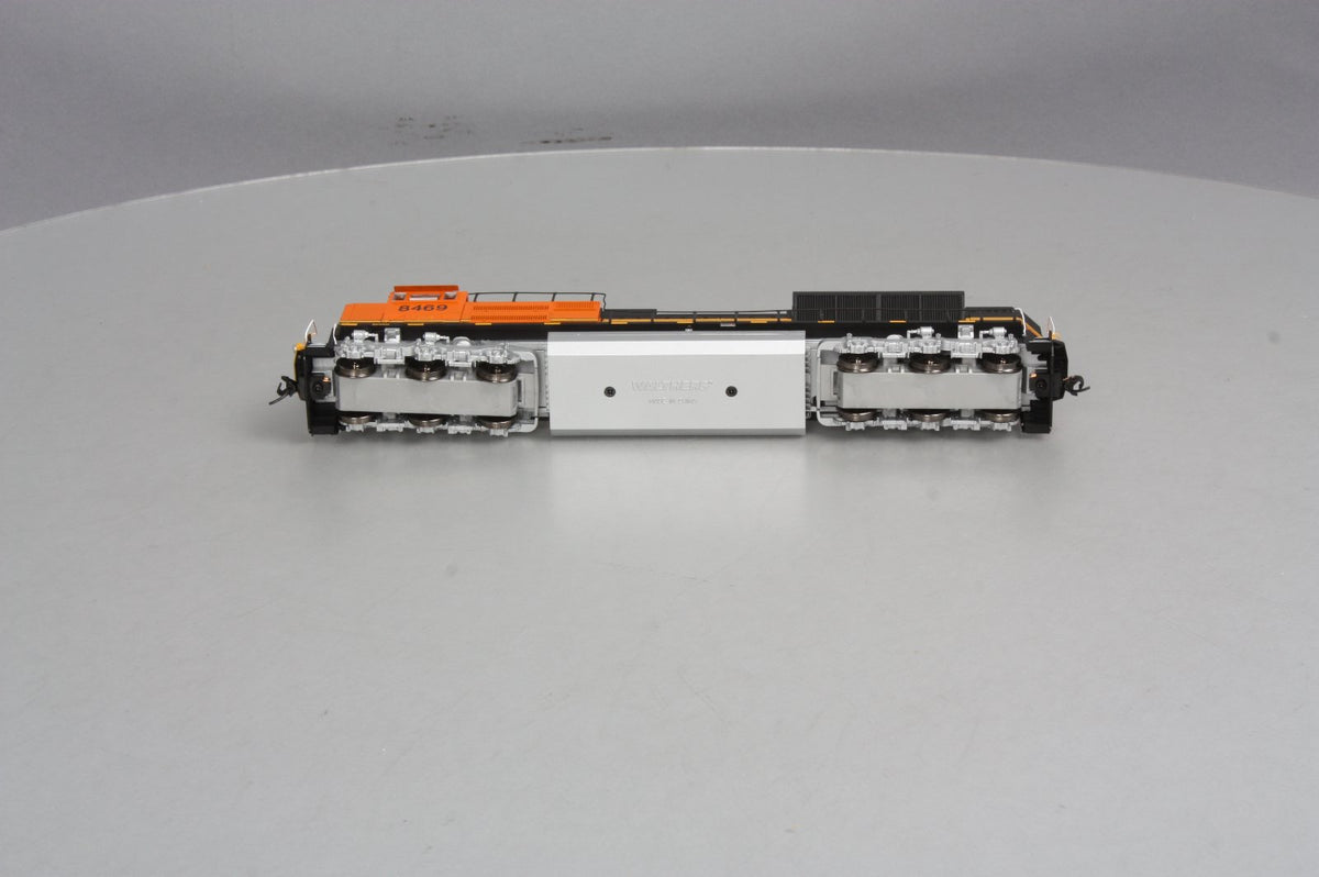 Walthers 910-19802 BNSF EMD SD70ACe Diesel Locomotive #8469 w/DCC & Sound