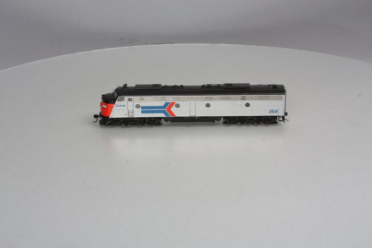 Walthers 920-41367 Amtrak EMD E8A Diesel Locomotive #254 - Phase I w/DCC & Sound LN/Box
