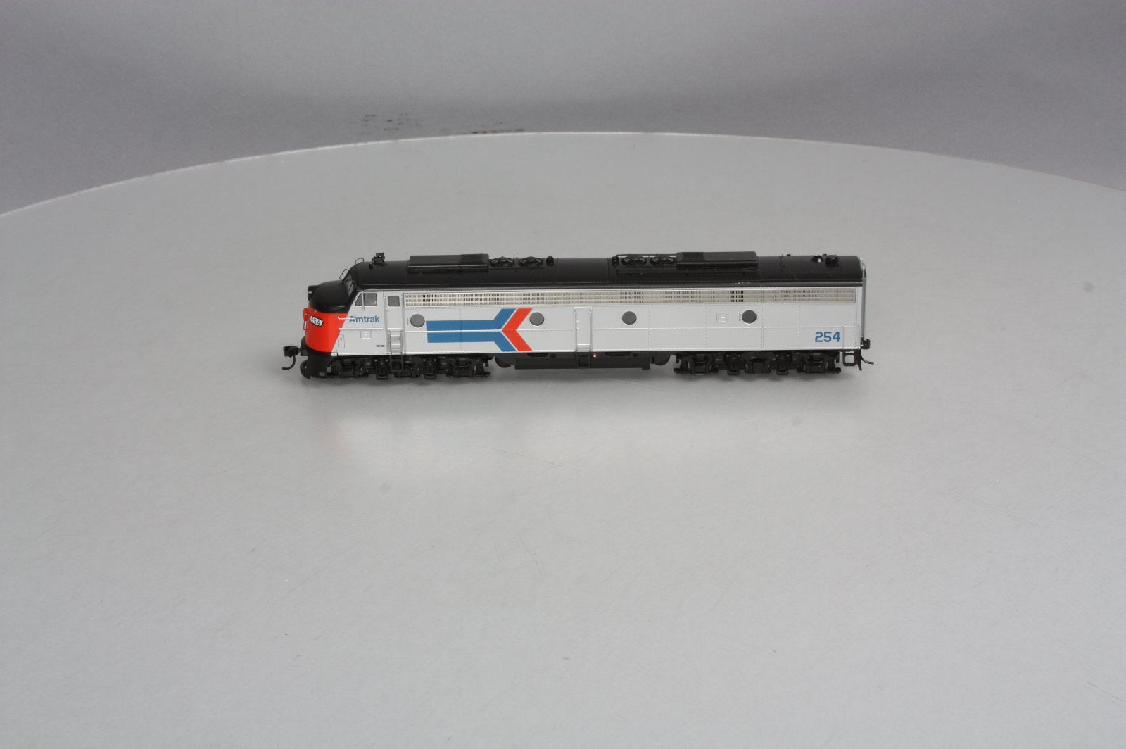 Walthers 920-41367 Amtrak EMD E8A Diesel Locomotive #254 - Phase I w/DCC & Sound LN/Box
