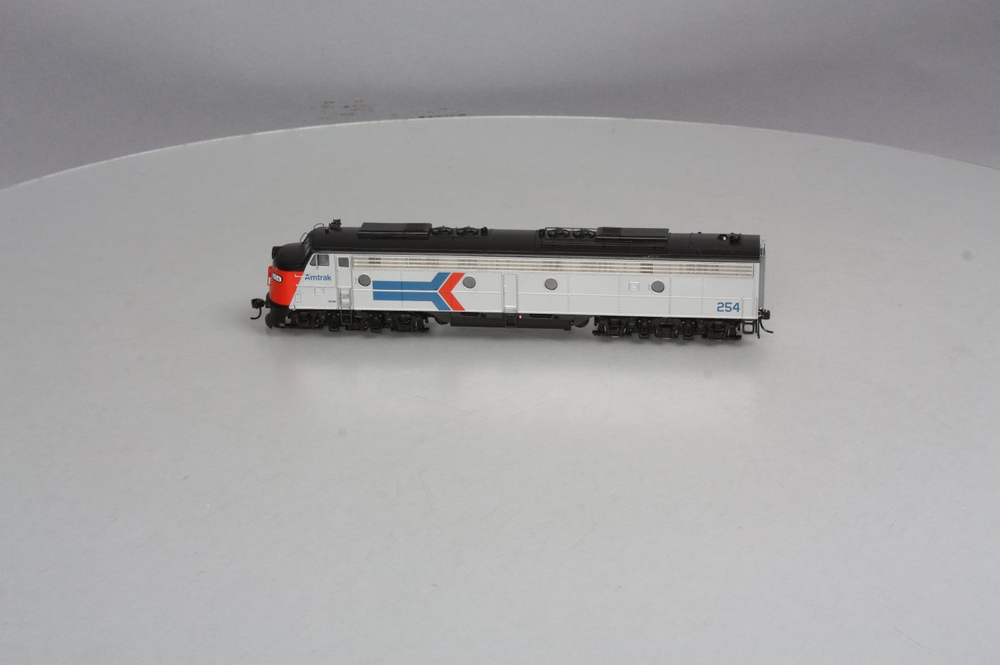 Walthers 920-41367 Amtrak EMD E8A Diesel Locomotive #254 - Phase I w/DCC & Sound LN/Box