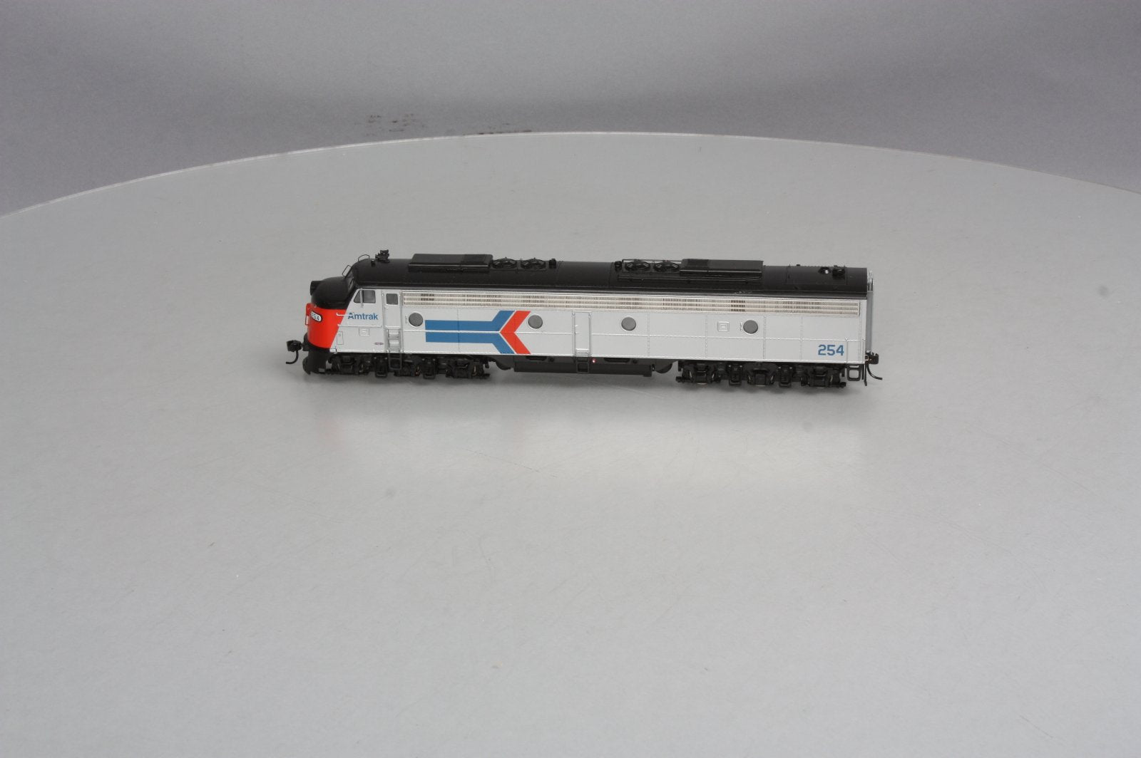 Walthers 920-41367 Amtrak EMD E8A Diesel Locomotive #254 - Phase I w/DCC & Sound LN/Box