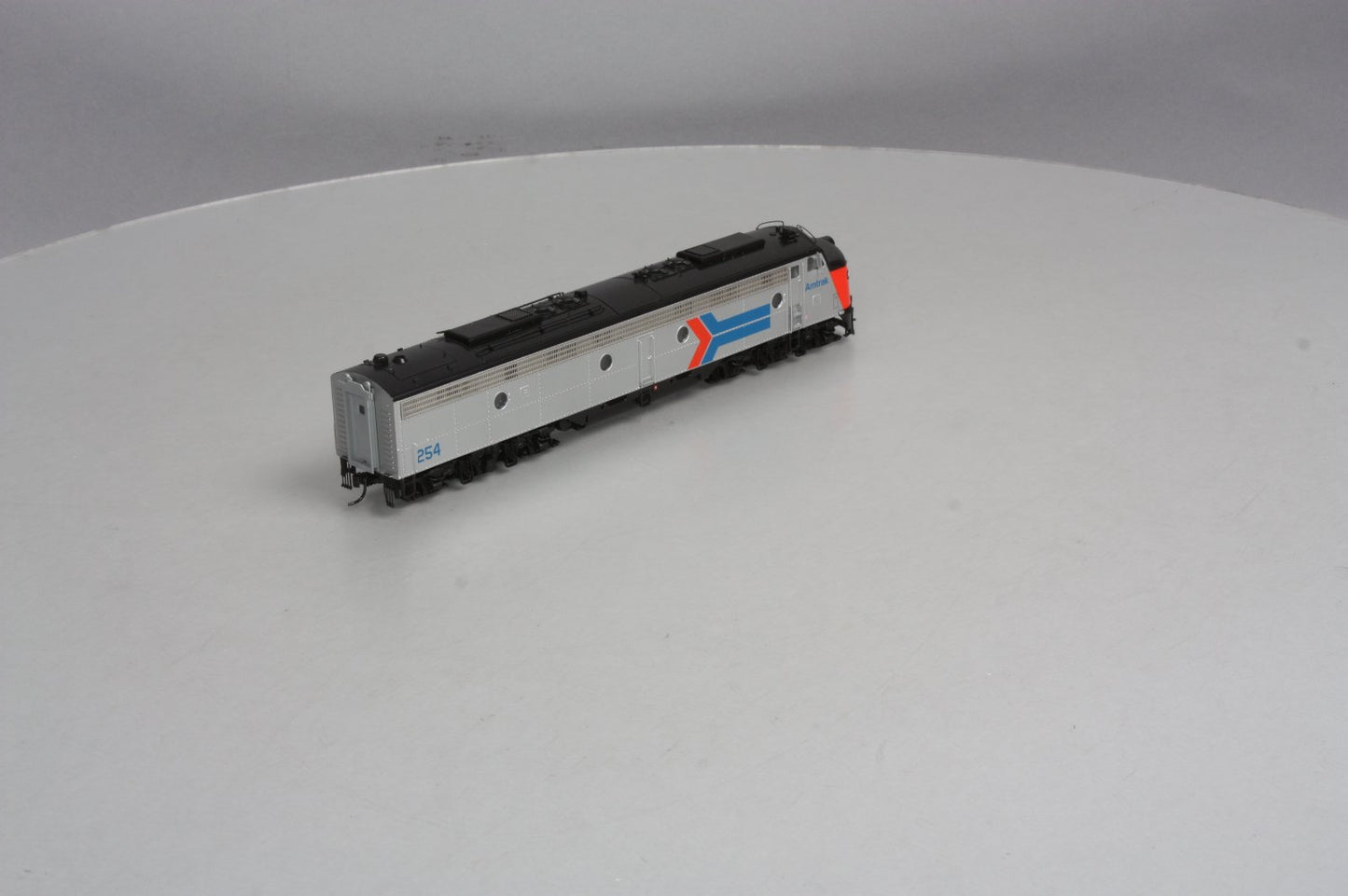 Walthers 920-41367 Amtrak EMD E8A Diesel Locomotive #254 - Phase I w/DCC & Sound LN/Box