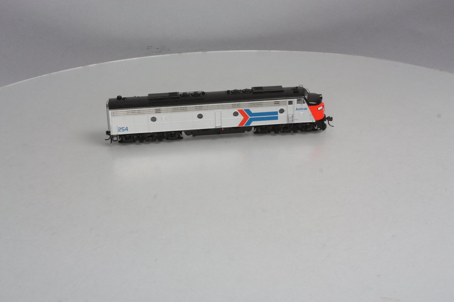 Walthers 920-41367 Amtrak EMD E8A Diesel Locomotive #254 - Phase I w/DCC & Sound LN/Box