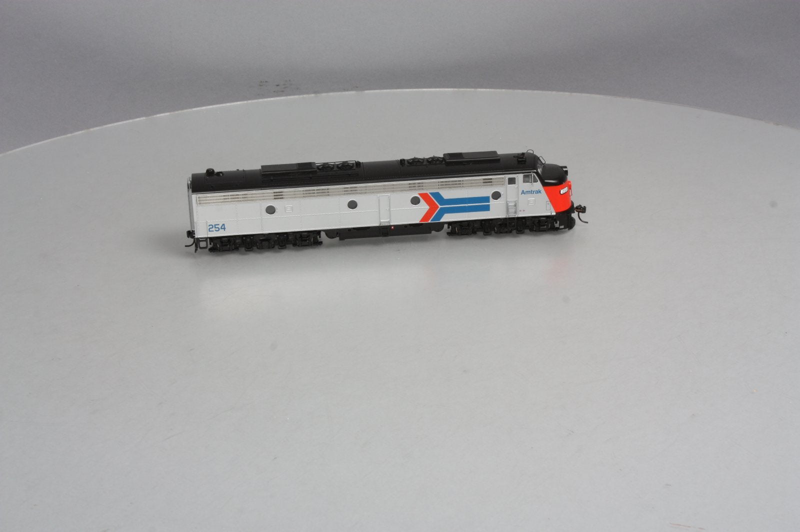 Walthers 920-41367 Amtrak EMD E8A Diesel Locomotive #254 - Phase I w/DCC & Sound LN/Box