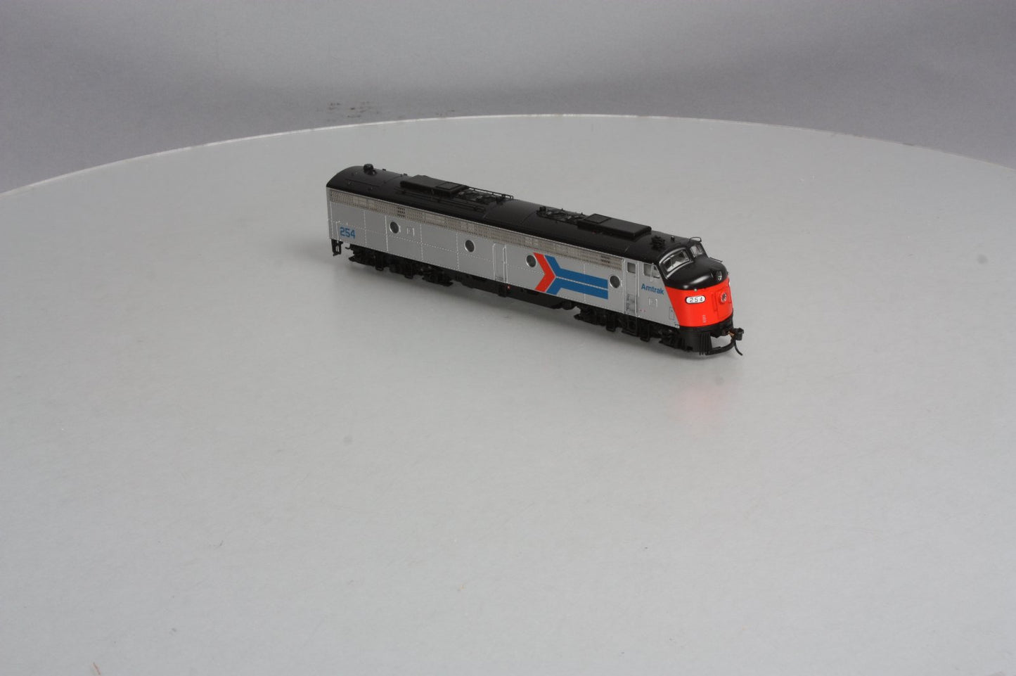 Walthers 920-41367 Amtrak EMD E8A Diesel Locomotive #254 - Phase I w/DCC & Sound LN/Box