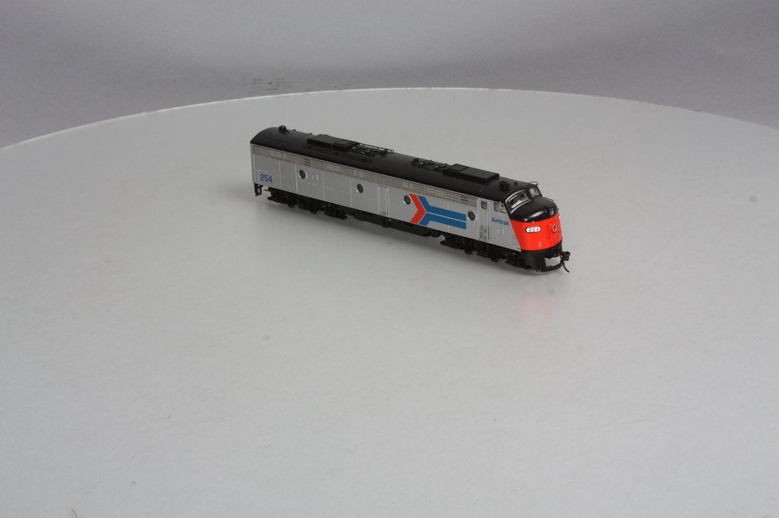 Walthers 920-41367 Amtrak EMD E8A Diesel Locomotive #254 - Phase I w/DCC & Sound LN/Box