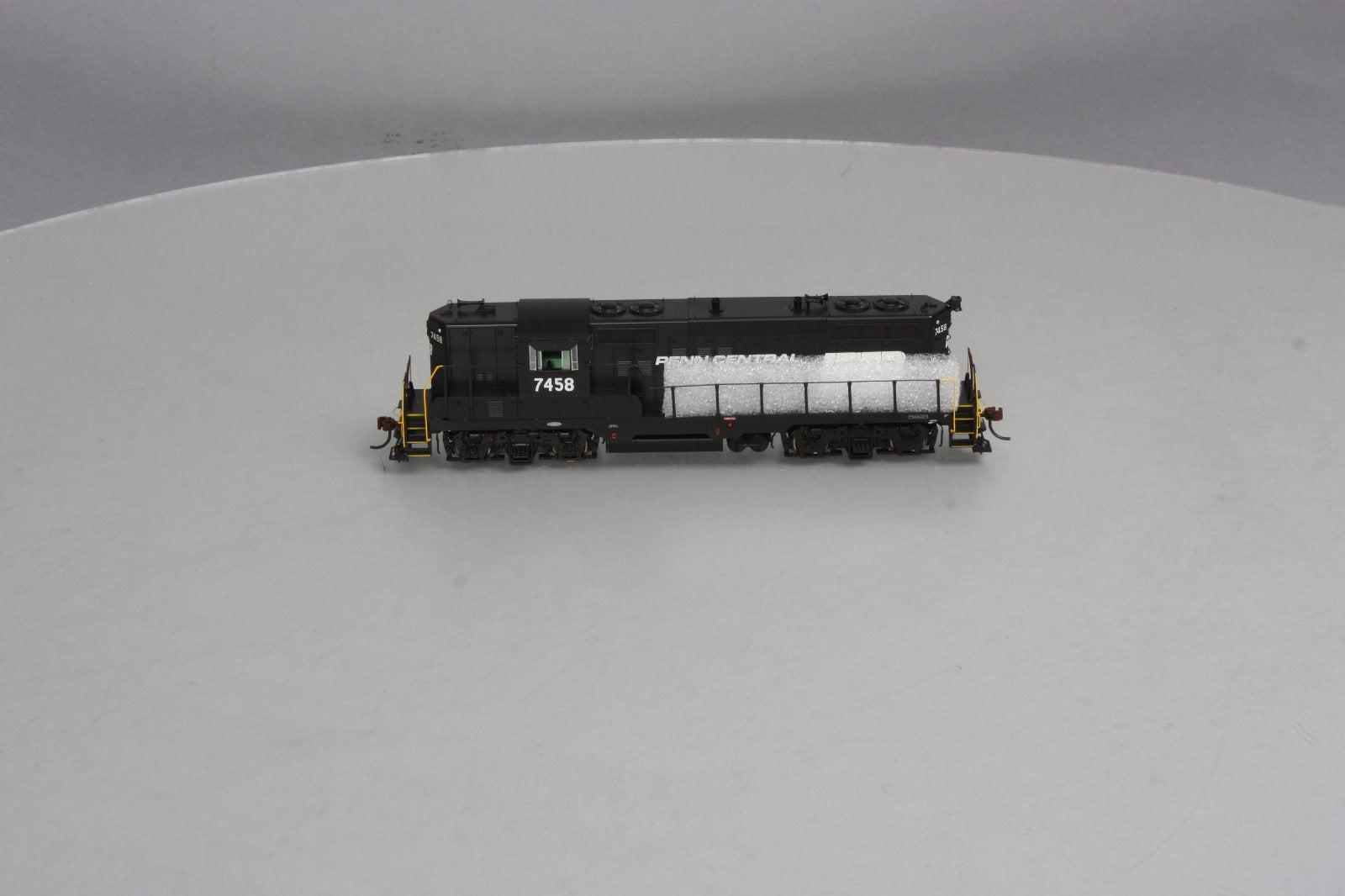 Athearn G62477 HO Penn Central EMD GP9 Diesel Locomotive #7458 w/ Sound LN/Box