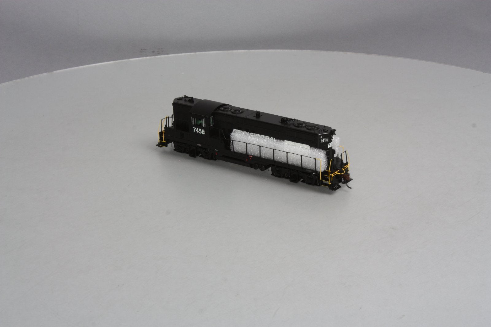Athearn G62477 HO Penn Central EMD GP9 Diesel Locomotive #7458 w/ Sound LN/Box
