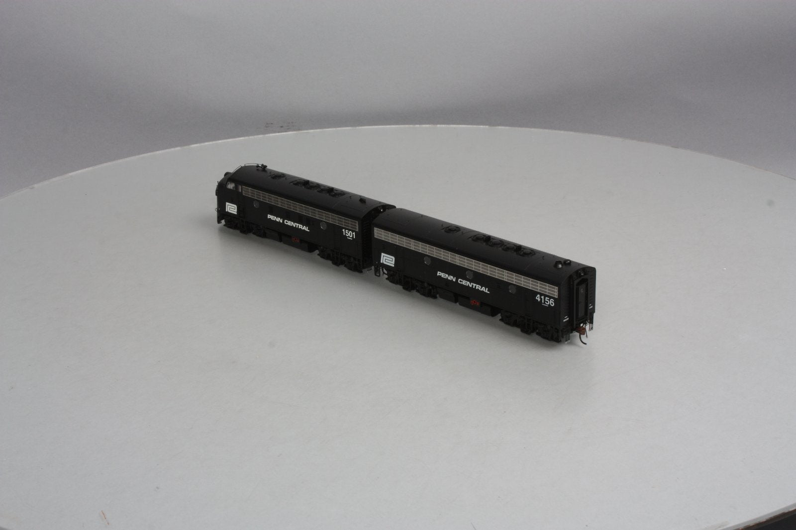 Athearn G22057 HO Penn Central De-Skirted F7A/F7B Diesel Locomotive #1501, #4156 LN/Box