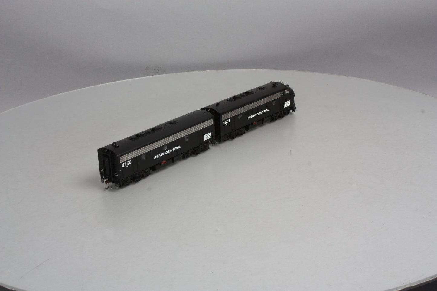 Athearn G22057 HO Penn Central De-Skirted F7A/F7B Diesel Locomotive #1501, #4156 LN/Box