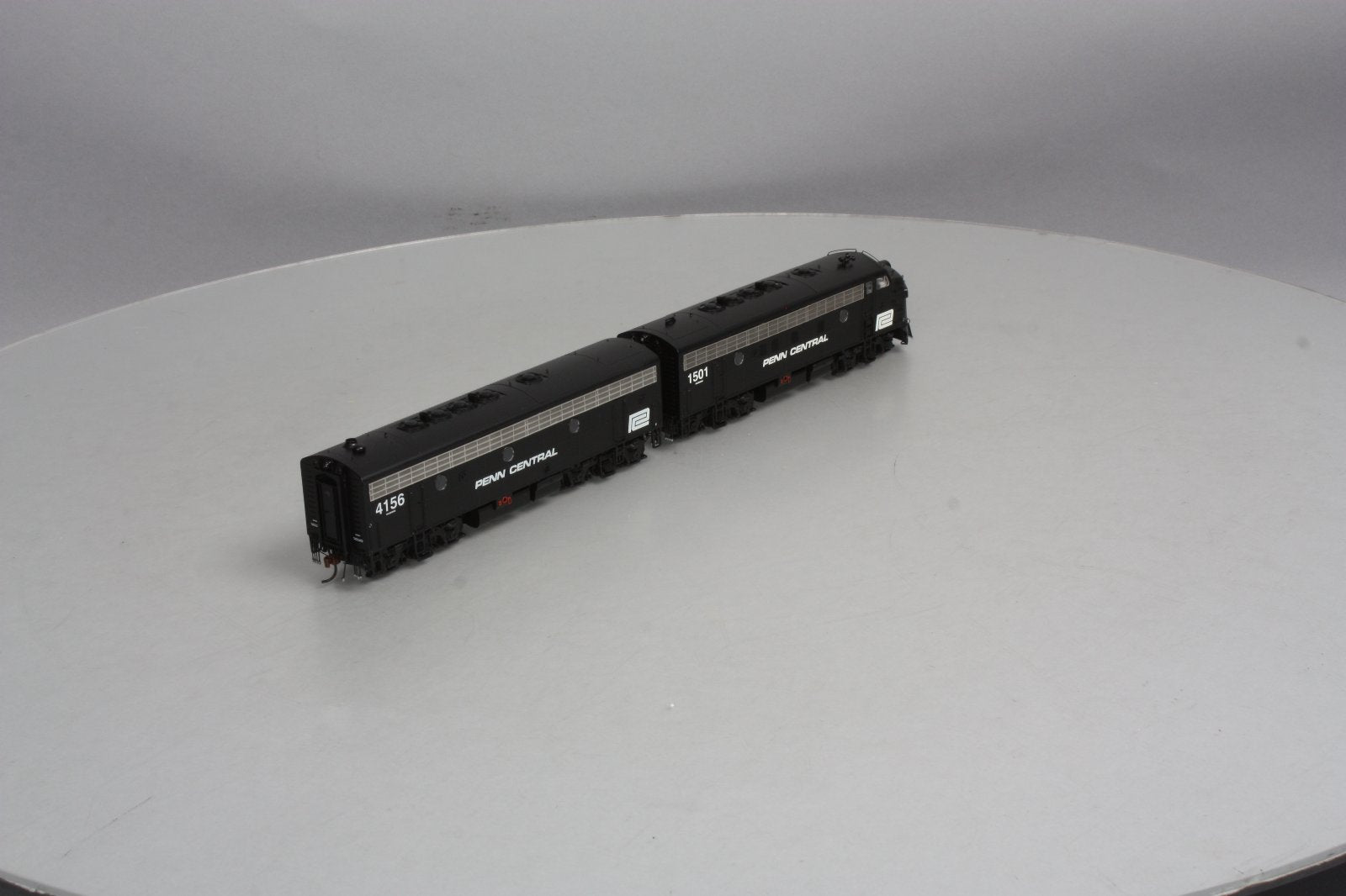 Athearn G22057 HO Penn Central De-Skirted F7A/F7B Diesel Locomotive #1501, #4156 LN/Box