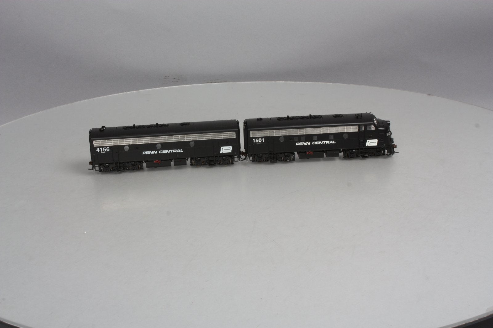 Athearn G22057 HO Penn Central De-Skirted F7A/F7B Diesel Locomotive #1501, #4156 LN/Box