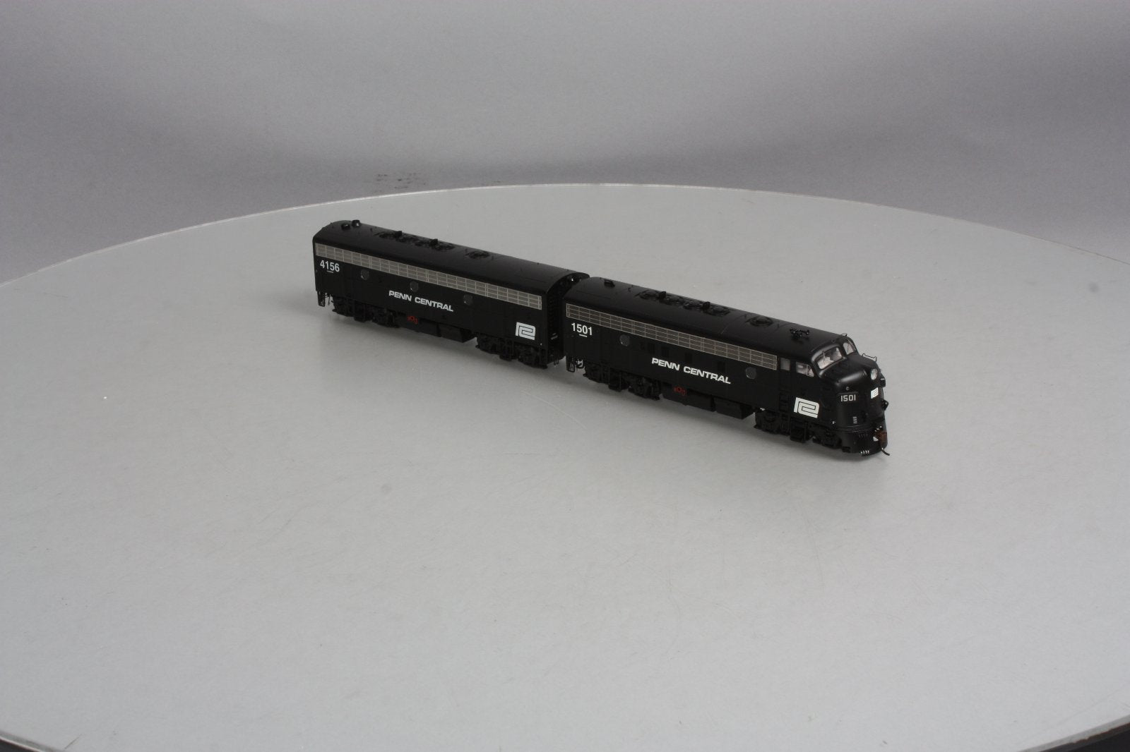 Athearn G22057 HO Penn Central De-Skirted F7A/F7B Diesel Locomotive #1501, #4156 LN/Box